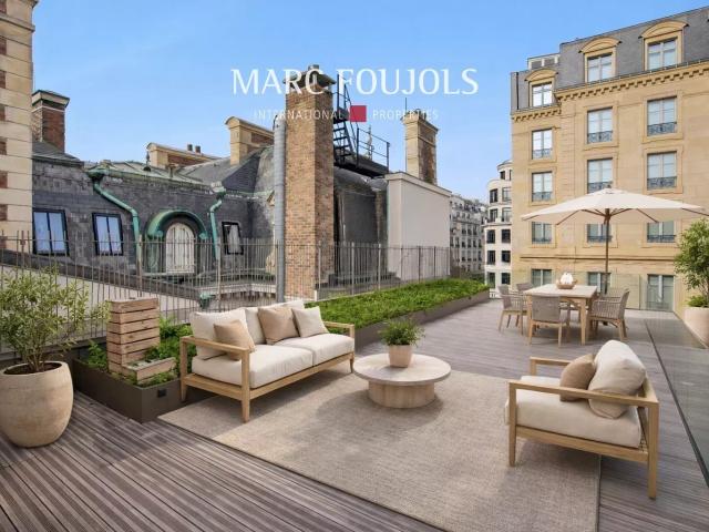 Paris Viii Faubourg Saint Honoré: appartement en dernier ét. 179m² Paris 8ème