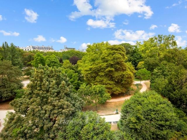 Paris VIIIe Parc Monceau Duplex dernier étage de 252 m² avec rooftop de 80 m²