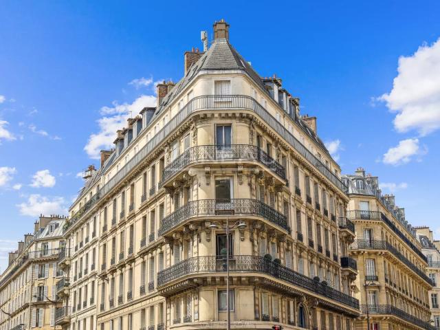 Paris VIIIe Rome/Batignolles Deux pièces Dernier étage