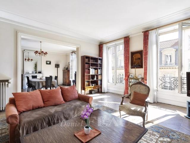 Paris VIIIe – Saint Augustin 3e étage Appartement familial avec 5 chambres