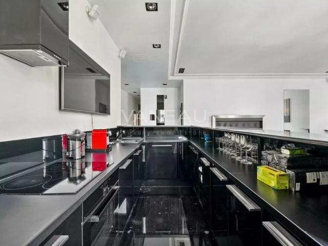 Paris VIIIème – Triangle d'Or – Saint Philippe du Roule Appartement meublé de prestige – 100 m² – 2 suites – Balcon – Climatisation