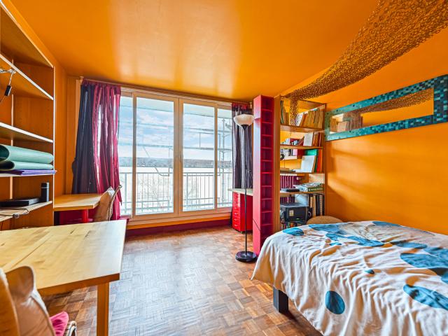 PARIS XIème STUDIO ETAGE ELEVE BALCON LUMINEUX
