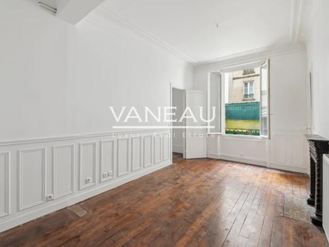 Paris XII Place Félix Eboué Deux pièces à rénover Courette privative