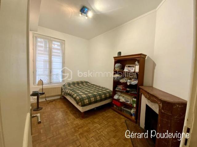 Paris XII, quartier Villa du Bel Air Grand 2 pièces en Rez de Chaussée