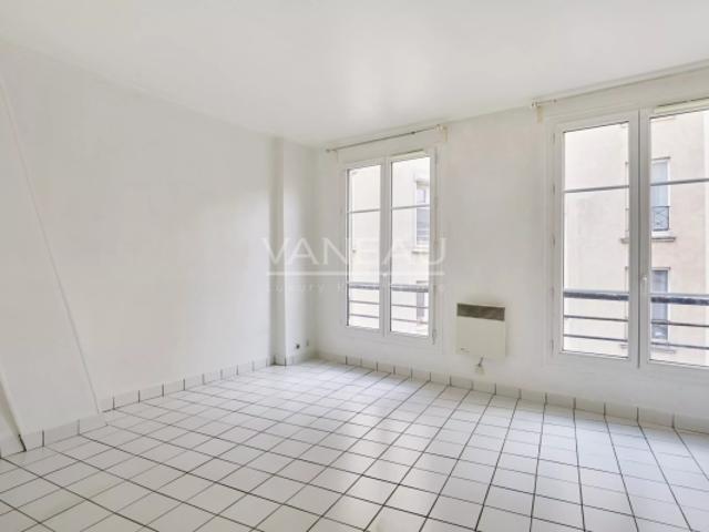 Paris XIIe Faidherbe Chaligny Studio calme et lumineux