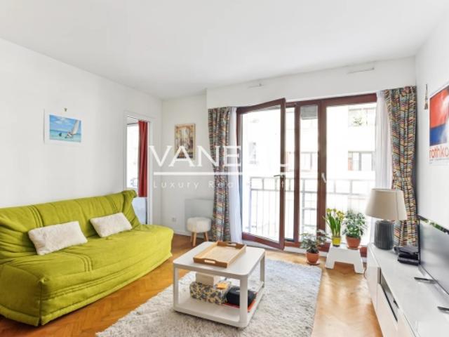 PARIS XIIème Studio immeuble moderne
