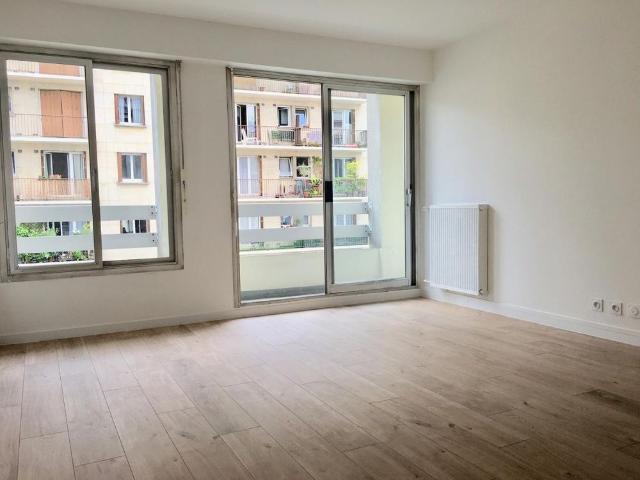 Paris XIVème Alésia, Grand 2 Pièces avec Balcon