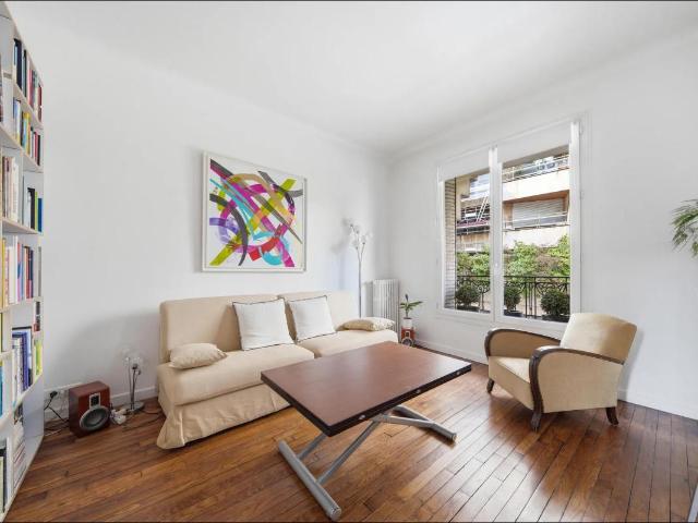 PARIS XIX BUTTES CHAUMONT 2 pièces à saisir 41,51 m²