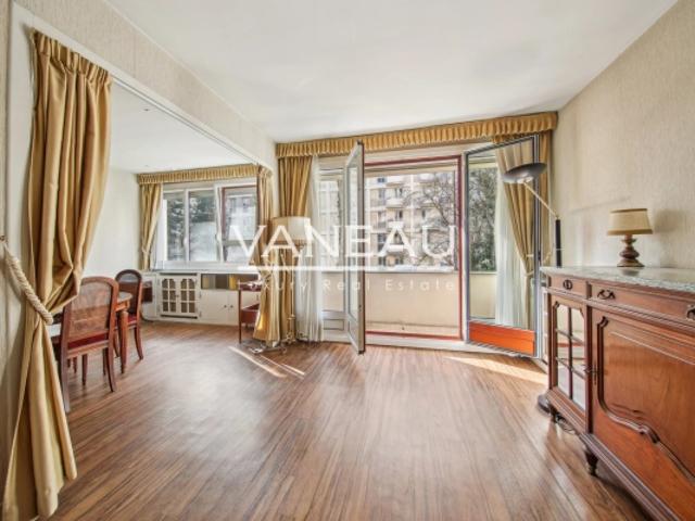 Paris XVe Appartement quatre pièces avec loggia