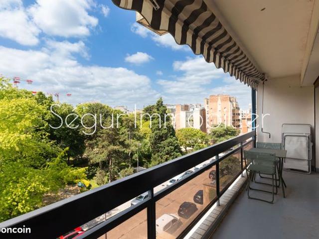 Paris XVe: Appartement 83m2 avec 2 balcons et un parking