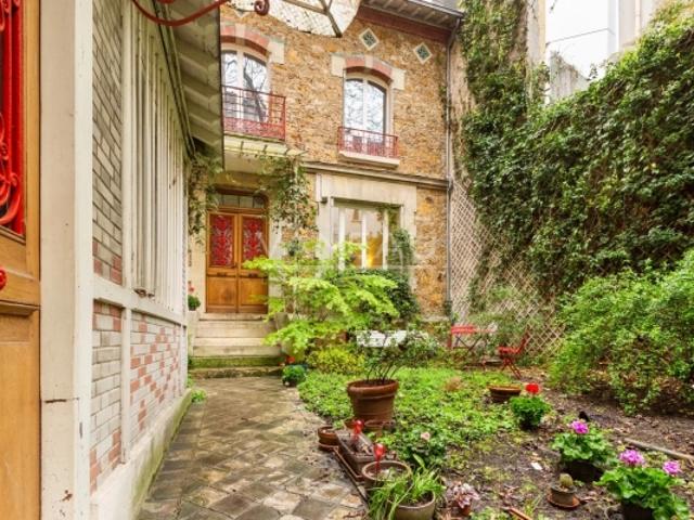 Paris XVe DEMEURE FAMILIALE 291²m² Carrez 370 m² au sol et son jardin 95m²