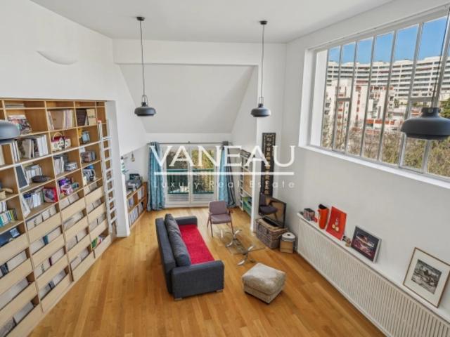 PARIS XVe Saint Lambert Loft en duplex, dernier étage refait à neuf