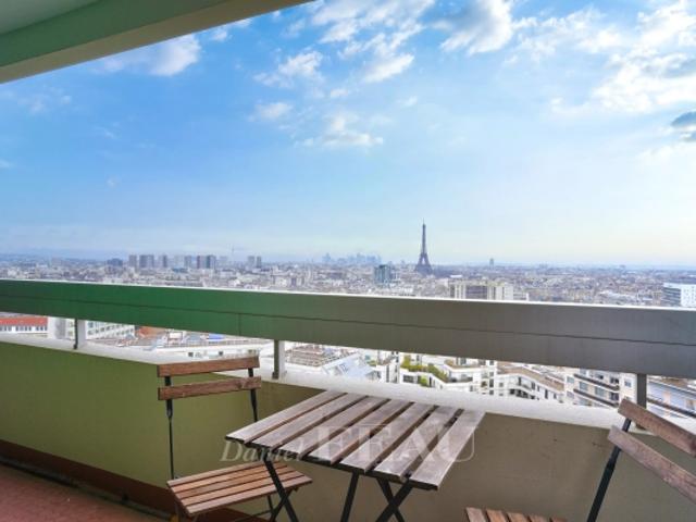 Paris XVe Montparnasse, Studio et grand balcon vue magique Tour Eiffel