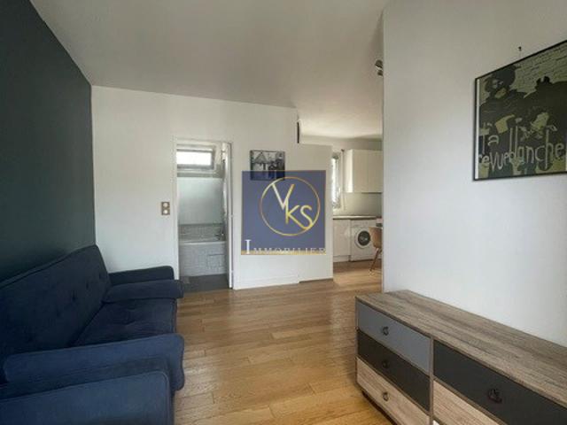 PARIS XVEME PLACE DU COMMERCE 2 PIECES 45M2 AVEC BALCON ET PARKING