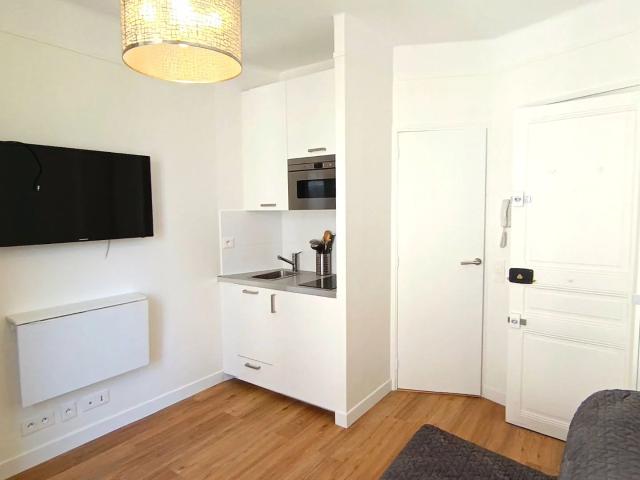 PARIS XVème, quartier Saint Lambert, studette de 12,50m²