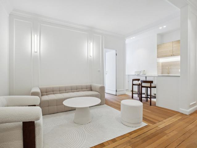 Paris XVI Appartement Haut de Gamme 38 m2, Rénové et Meublé, Calme Absolu avec Vue Jardin