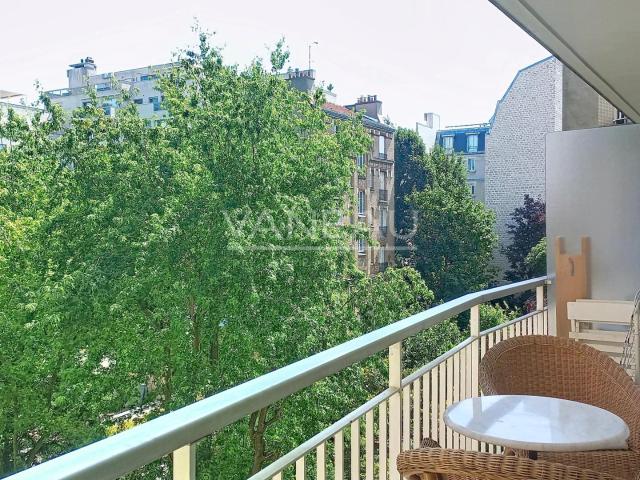 PARIS XVI GRAND STUDIO MEUBLE avec balcon RUE DE L'YVETTE