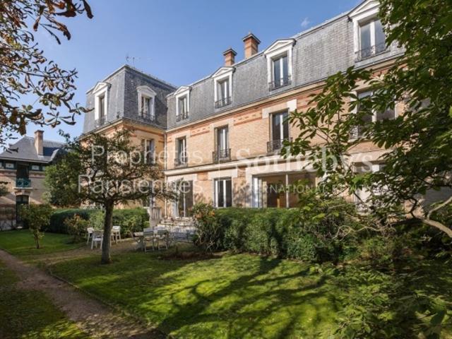 Paris XVI Ensemble immobilier d'exception