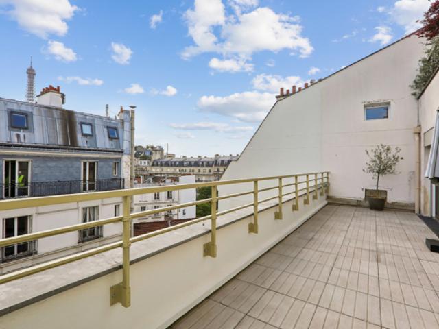 Paris XVIe Appartement étage élevé Terrasse vue Tour Eiffel