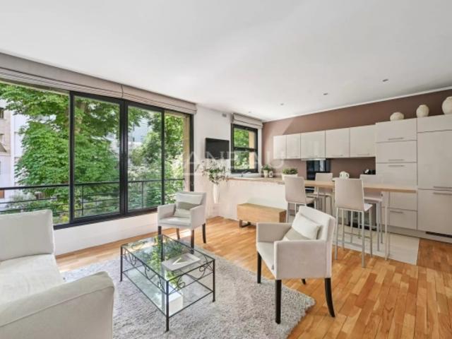Paris XVIe Flandrin Henri Martin Duplex comme une maison Balcon large et vue verdoyante