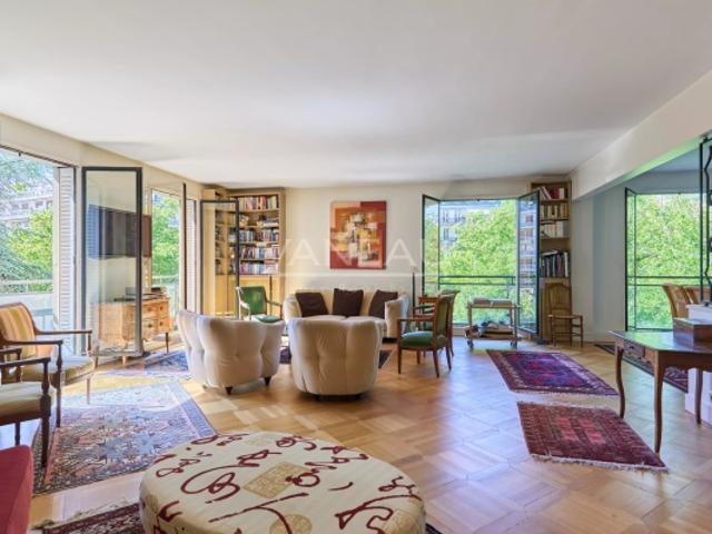 PARIS XVIe Henri Martin Appartement familial d'angle Etage Elevé