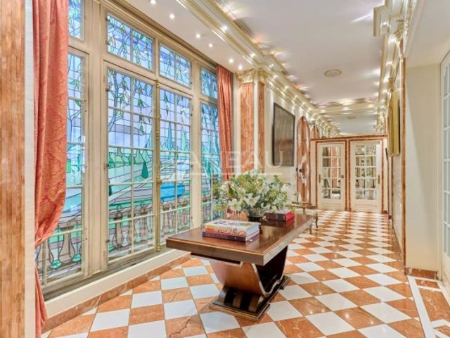 Paris XVIe – Place Victor Hugo Appartement de réception ou mixte profession libérale