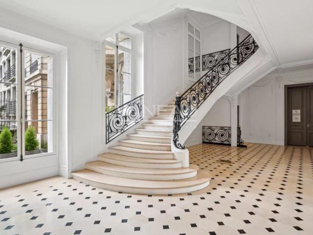 Paris XVIe Place Victor Hugo Dernier étage 211m² Paris 16ème