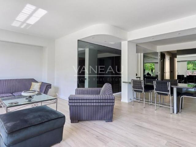 PARIS XVIè – RANELAGH BALCON TERRASSE SUR INTÉRIEUR