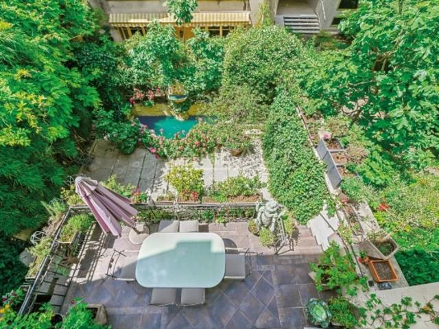 Paris XVIe Square Lamartine Hôtel particulier de réception et familial rare à la vente