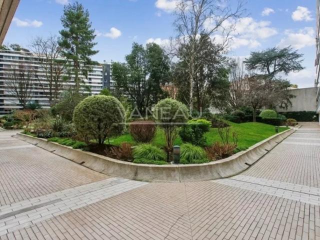 Paris XVIe Trocadéro 2/3 Pièces de 80 m² avec balcon