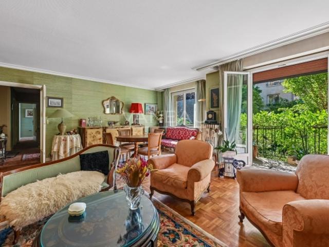 Paris XVIème Appartement familial avec balcons larges lumineux