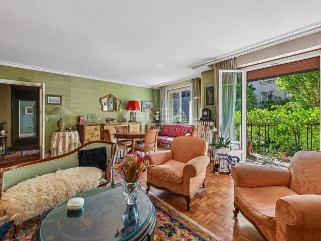 Paris XVIème Appartement familial avec balcons larges lumineux
