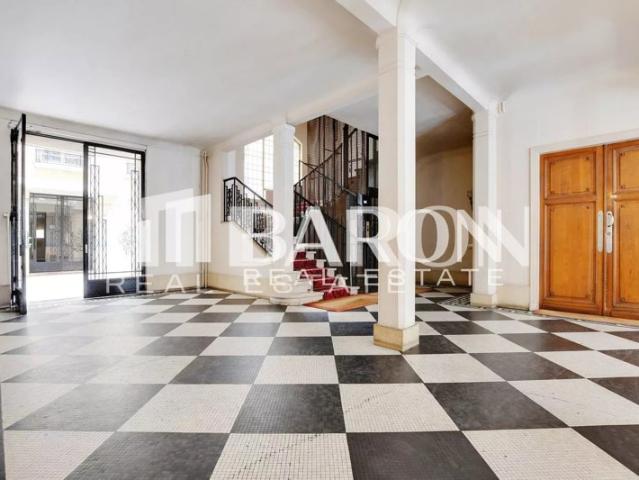 PARIS XVII APPARTEMENT 4 PIECES 3 CHAMBRES 100 M2