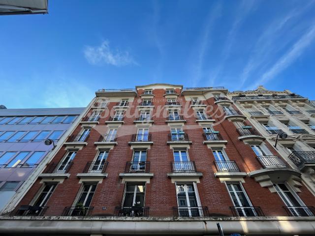 PARIS XVIIè BATIGNOLLES BAIL MOBILITE Studio meublé 16,57m2