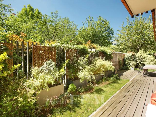 Paris XVIIe Batignolles / Lemercier Jardin de 125 m² à l. 140m² Paris 17ème