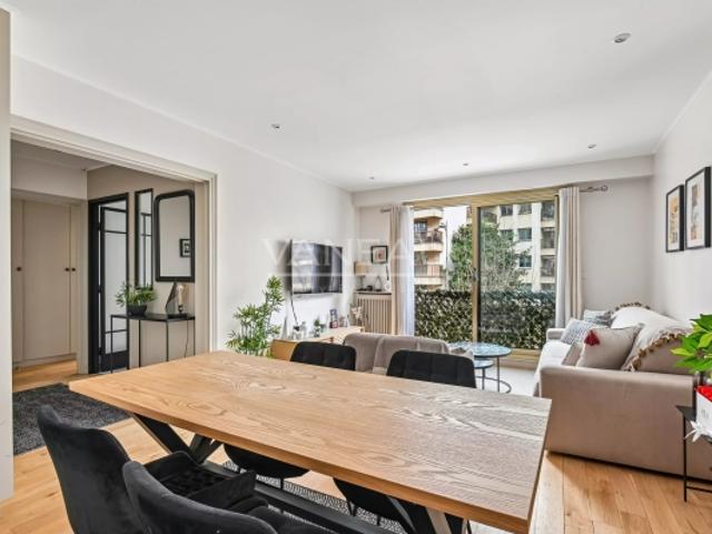 Paris XVIIe Limitrophe Neuilly Appartement clé en main avec balcon