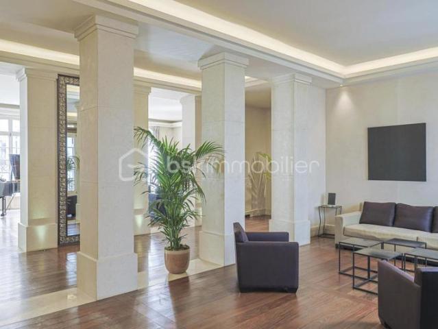 Paris XVIIe Parc Monceau – Appartement d’architecte de 255 m² à réinterpréter – volumes exceptionnels, immeuble de standing sécurisé, fort potentiel