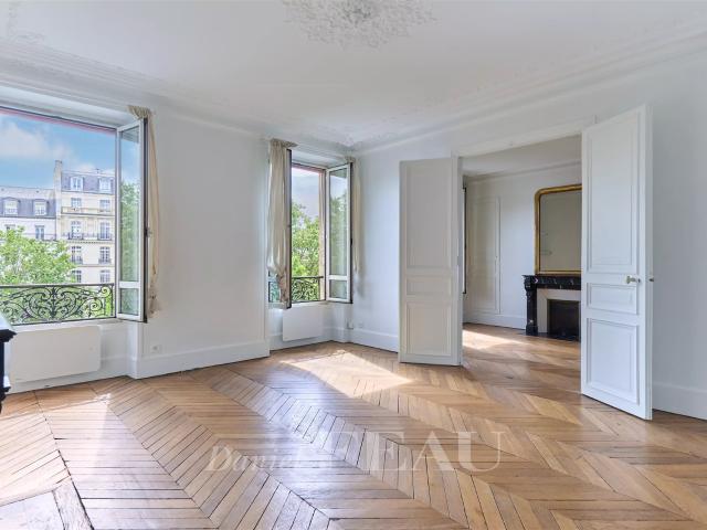 Paris XVIIe Place Tristan Bernard / Eglise Saint Ferdinand. 70m² Paris 17ème