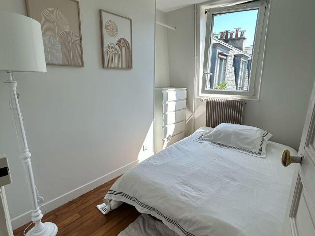 Paris XVl Apparement haussemanien