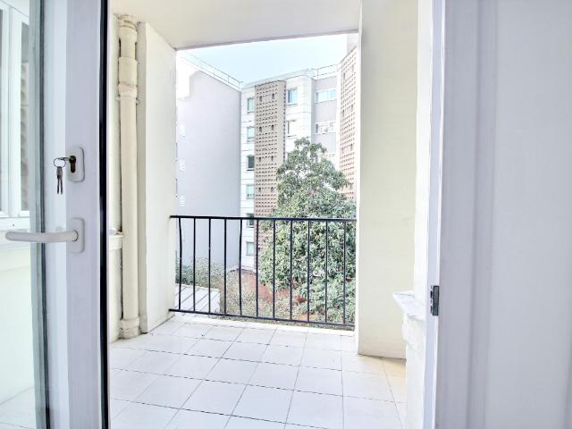 PARIS: appartement T2 non meublé 45 m² à louer