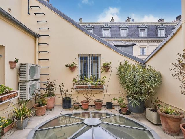 Paris Ier Exclusivité A 200 mètres de la Place de la Con. 240m² Paris 1er