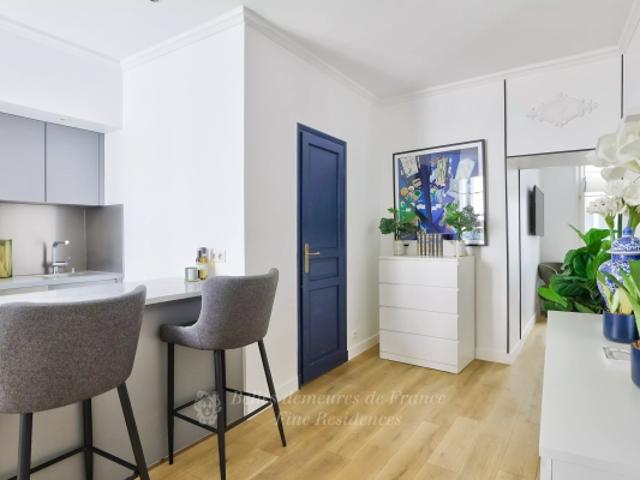 Paris Ier Saint Honoré Pied à terre en parfait état