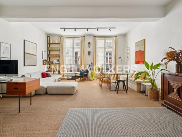 Paris III 76 m² de volume et de cachet Résidentiel & Commerc