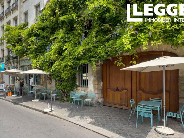 PARIS IV ILE DE LA CITE Beau Studio 22m2 4ème étage immeuble de 1850 TERRASSE VUE SUR LES TOITS