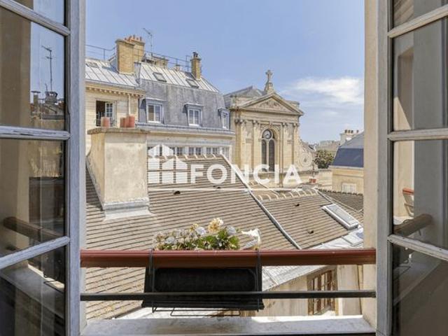 Paris iv – rue aubriot – studio au calme et lumineux avec vue degagee
