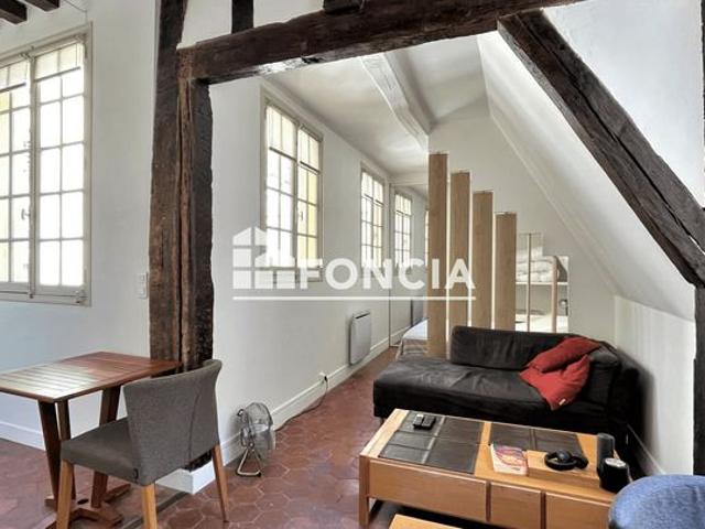 Paris iv – saint merri / quincampoix – studio traversant en excellent etat avec charme de l’ancien