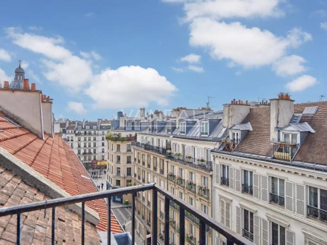 Paris IVe Saint Paul Deux pièces dernier étage ascenseur balcon