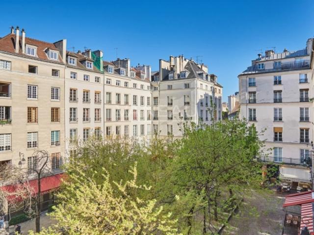Paris IVe Place du Marché Sainte Catherine Deux pièces lumineux