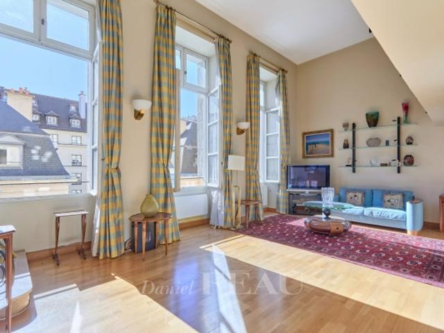 PARIS IVe RUE DE TURENNE