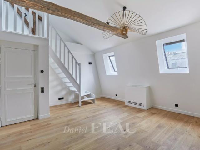 Paris IXe Rue de Milan Duplex dernier étage